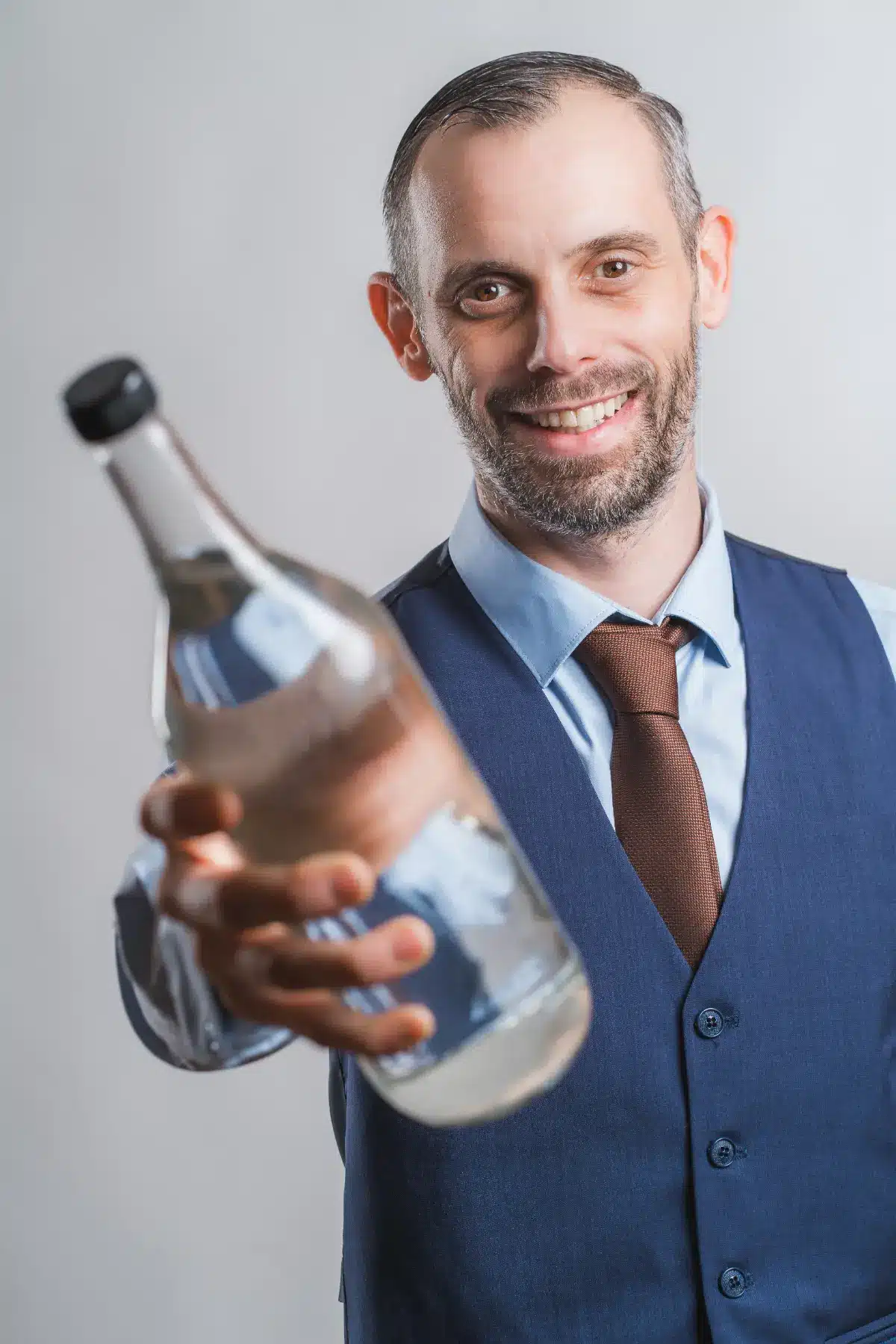 Sauberes Wasser beginnt bei dir zuhause – erfahre, warum Trinkwasserqualität so wichtig ist und fordere deinen kostenlosen Wassertest an.“